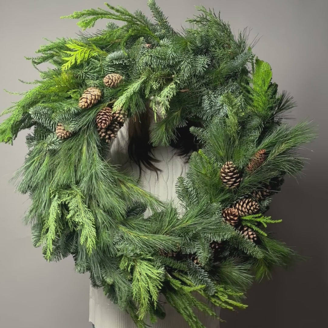 Coronita de Craciun cu pin si conuri, 3, Californiaflowers.ro