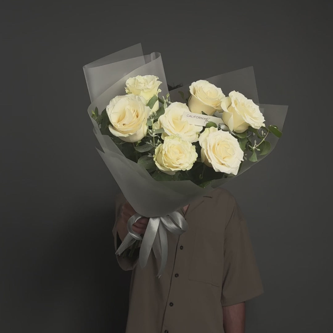 Buchet 7 trandafiri albi, 4, Californiaflowers.ro