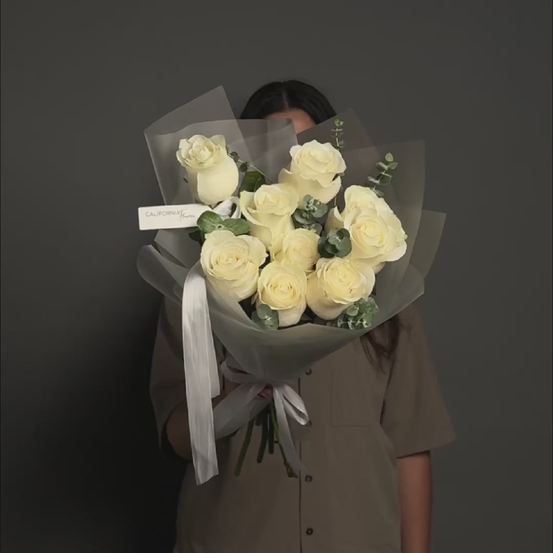 Buchet 9 trandafiri albi, 4, Californiaflowers.ro