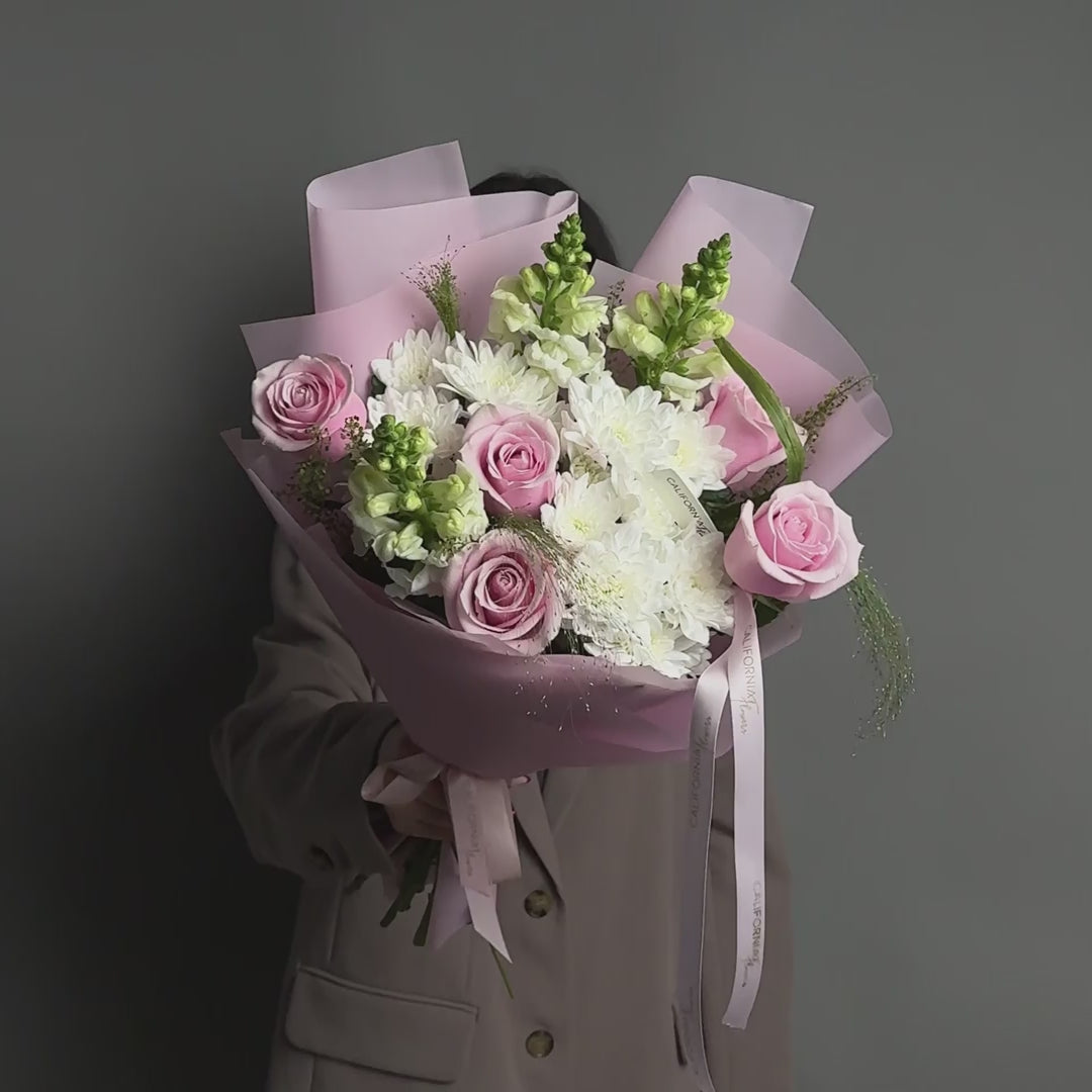 Buchet trandafiri si crizanteme albe, 10, Californiaflowers.ro