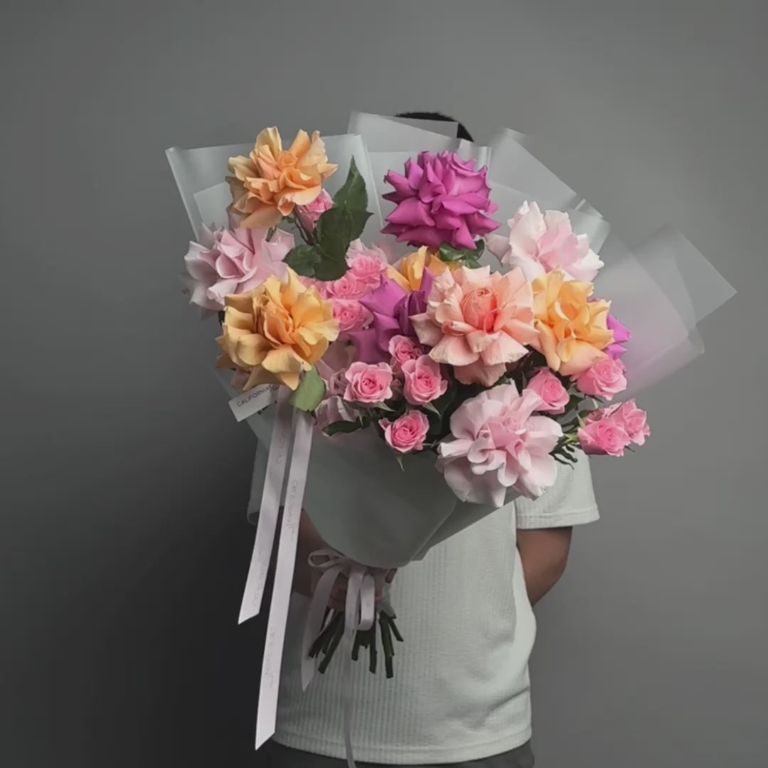 Buchet trandafiri multicolori si miniroze, 4, Californiaflowers.ro