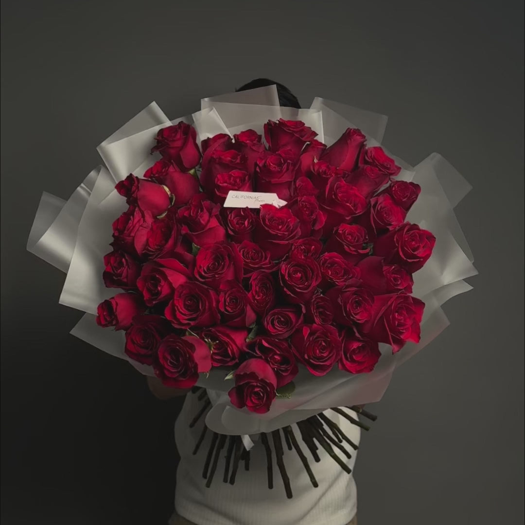 Buchet 55 trandafiri rosii, 5, Californiaflowers.ro