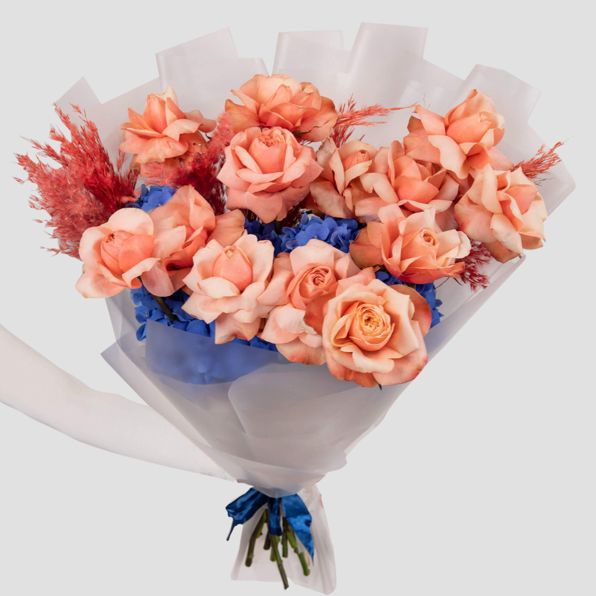 Buchet hortensie albastra si trandafiri somon, 1