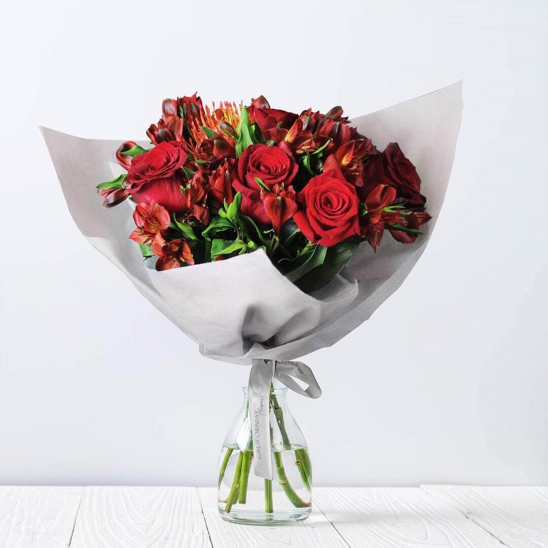 Bouquet with 7 roses, alstroemeria and Leuco