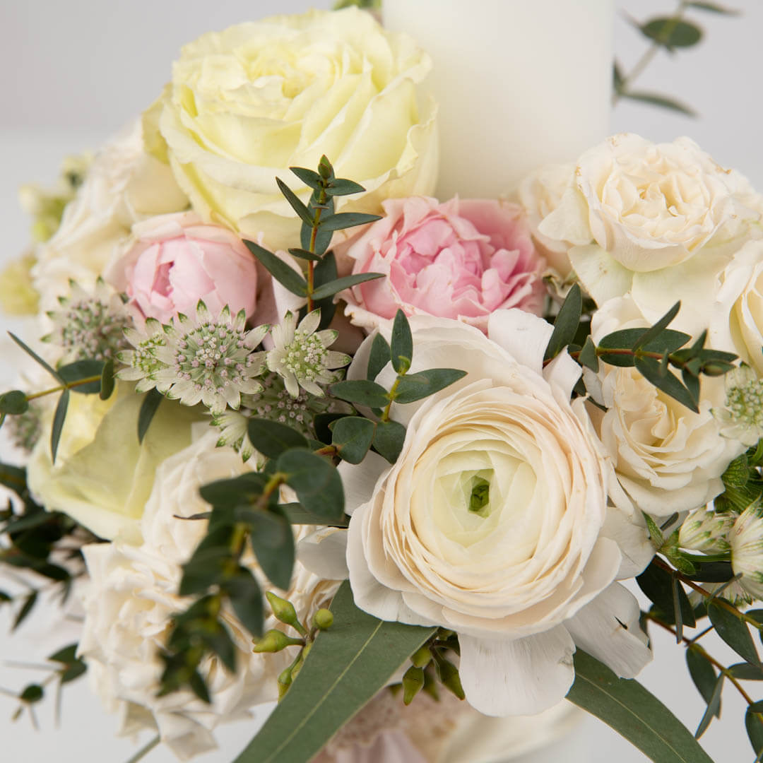 Wedding candles with roses and ranunculus
