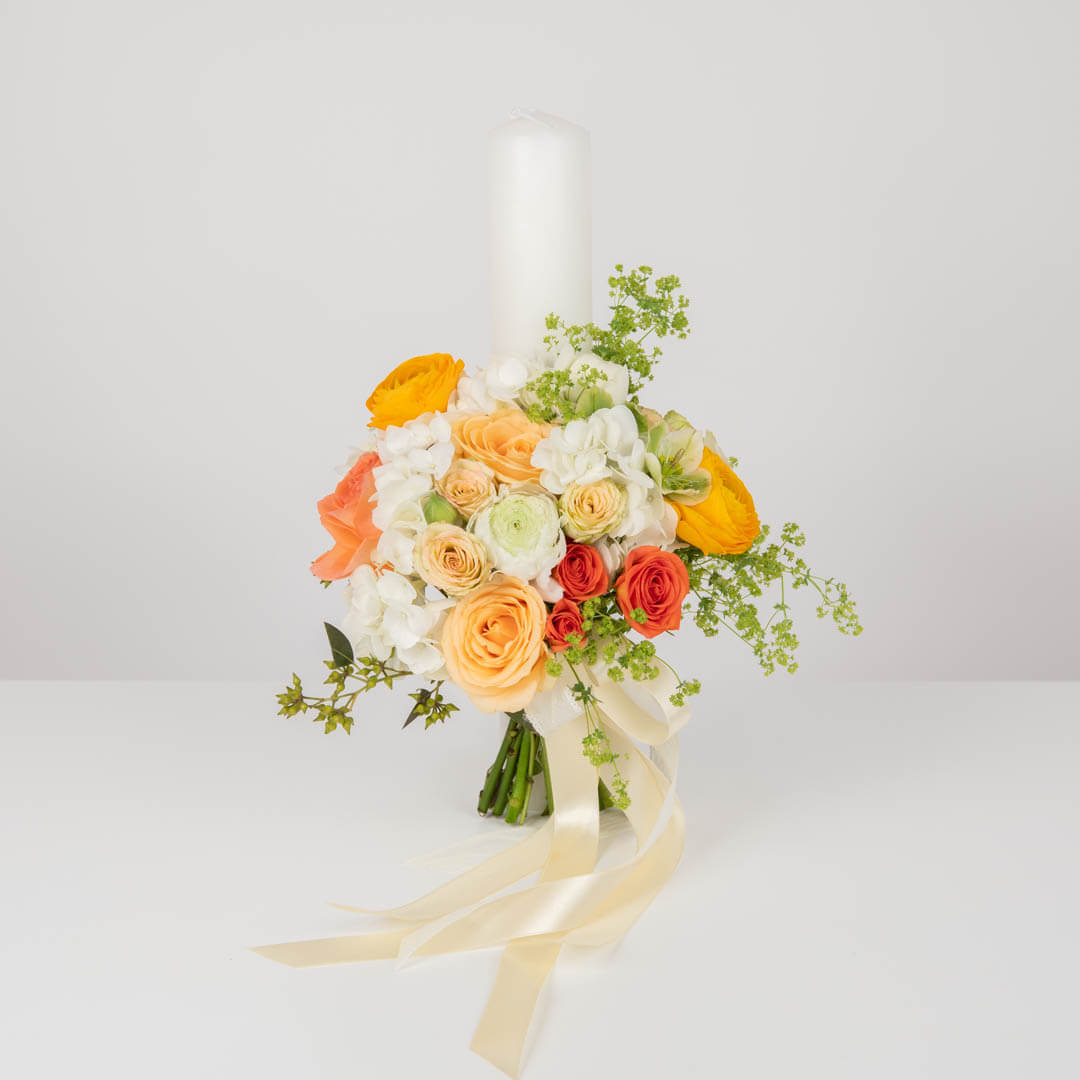 Candles with hydrangea, roses and ranunculus