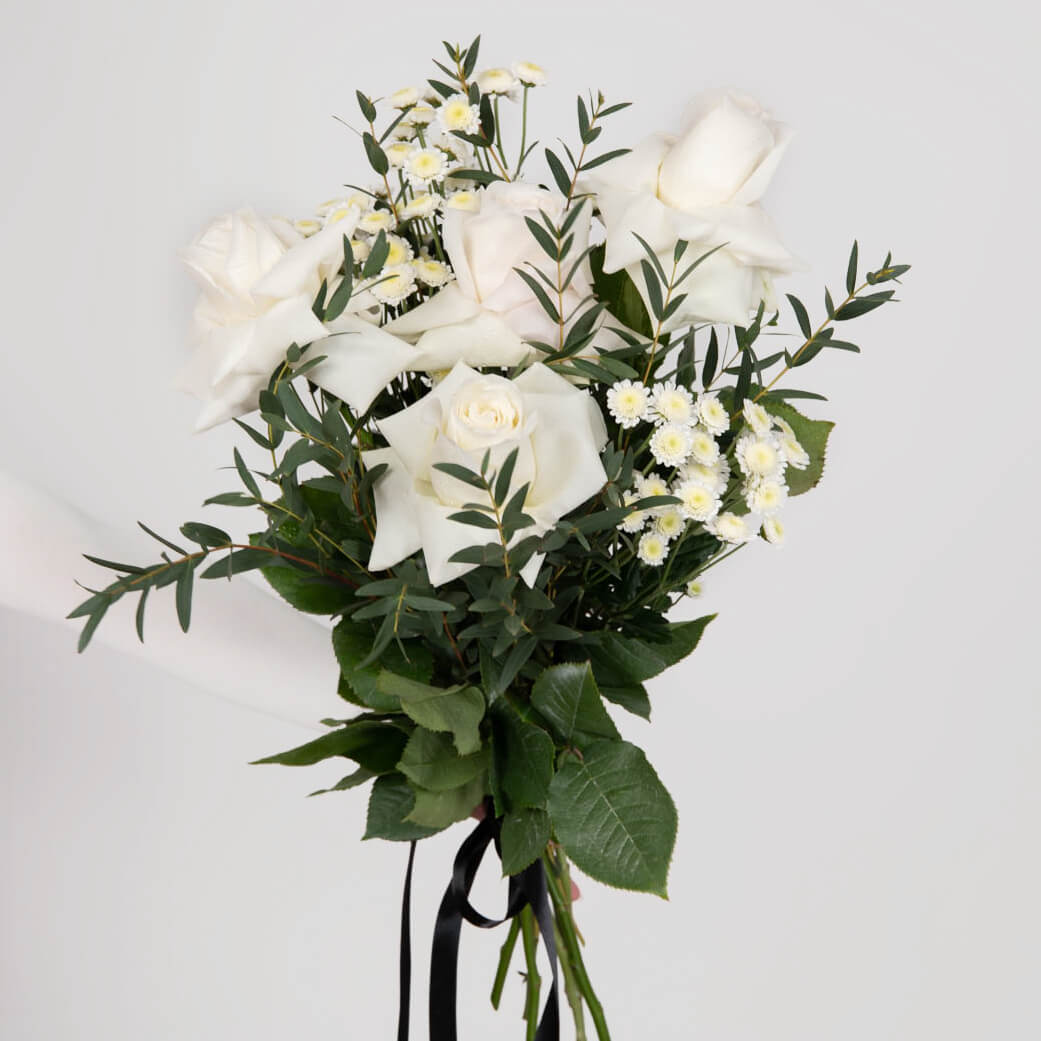 Aranjament floral funerar cu trandafiri si crizanteme