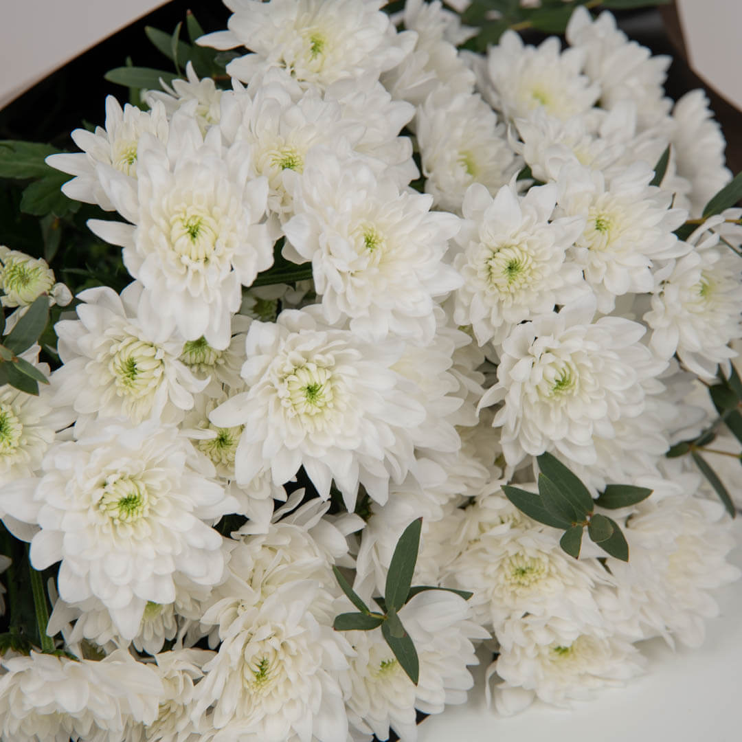 Aranjament floral funerar cu crizanteme