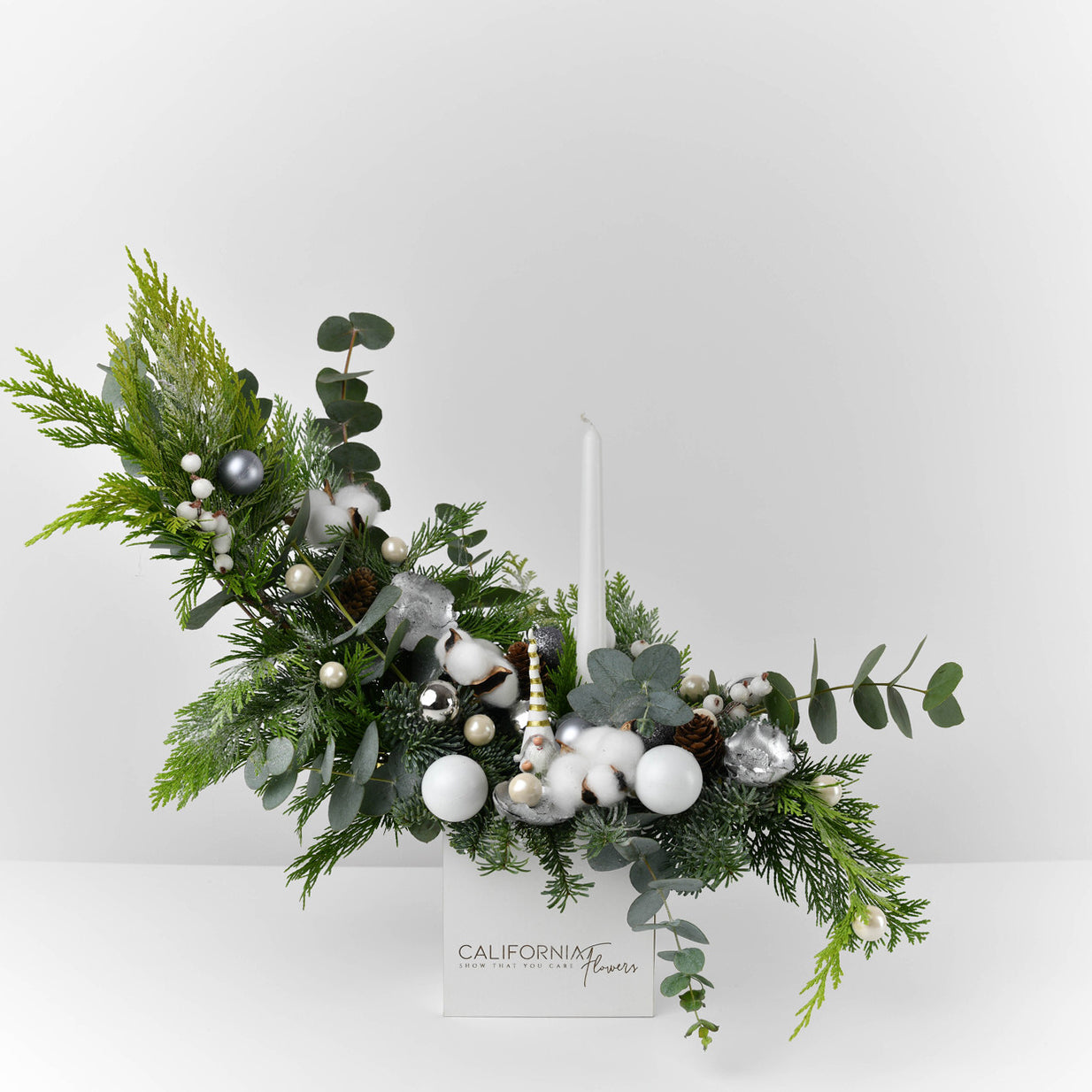 White Christmas arrangement
