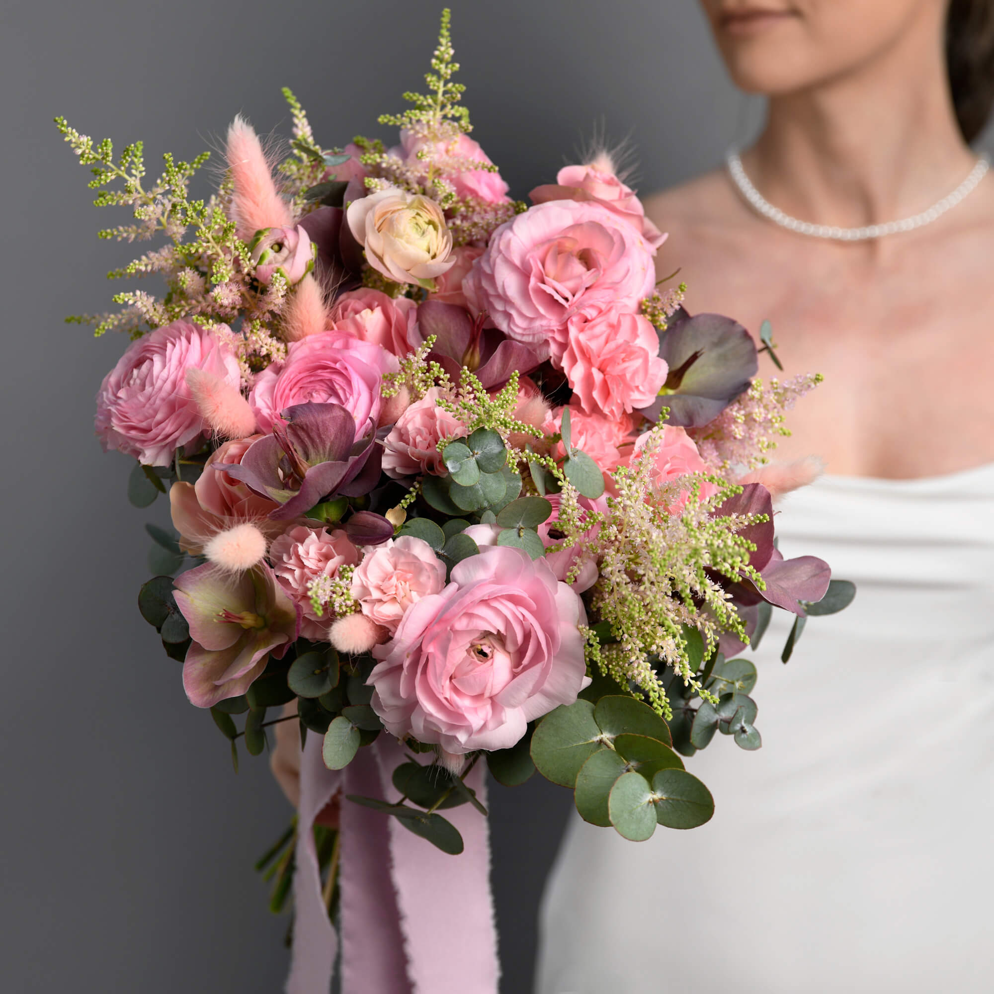 Buchet de mireasa cu ranunculus si heleborus, 3, Californiaflowers.ro