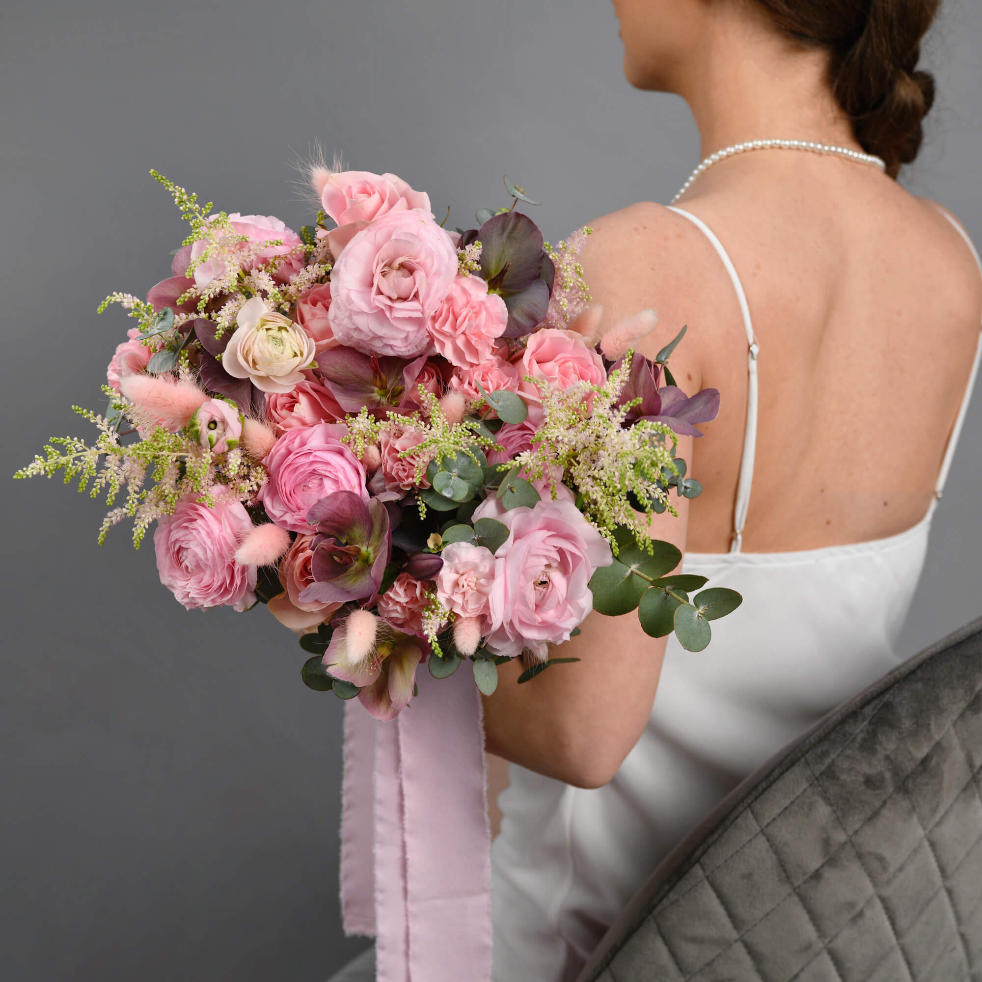 Buchet de mireasa cu ranunculus si heleborus, 7, Californiaflowers.ro
