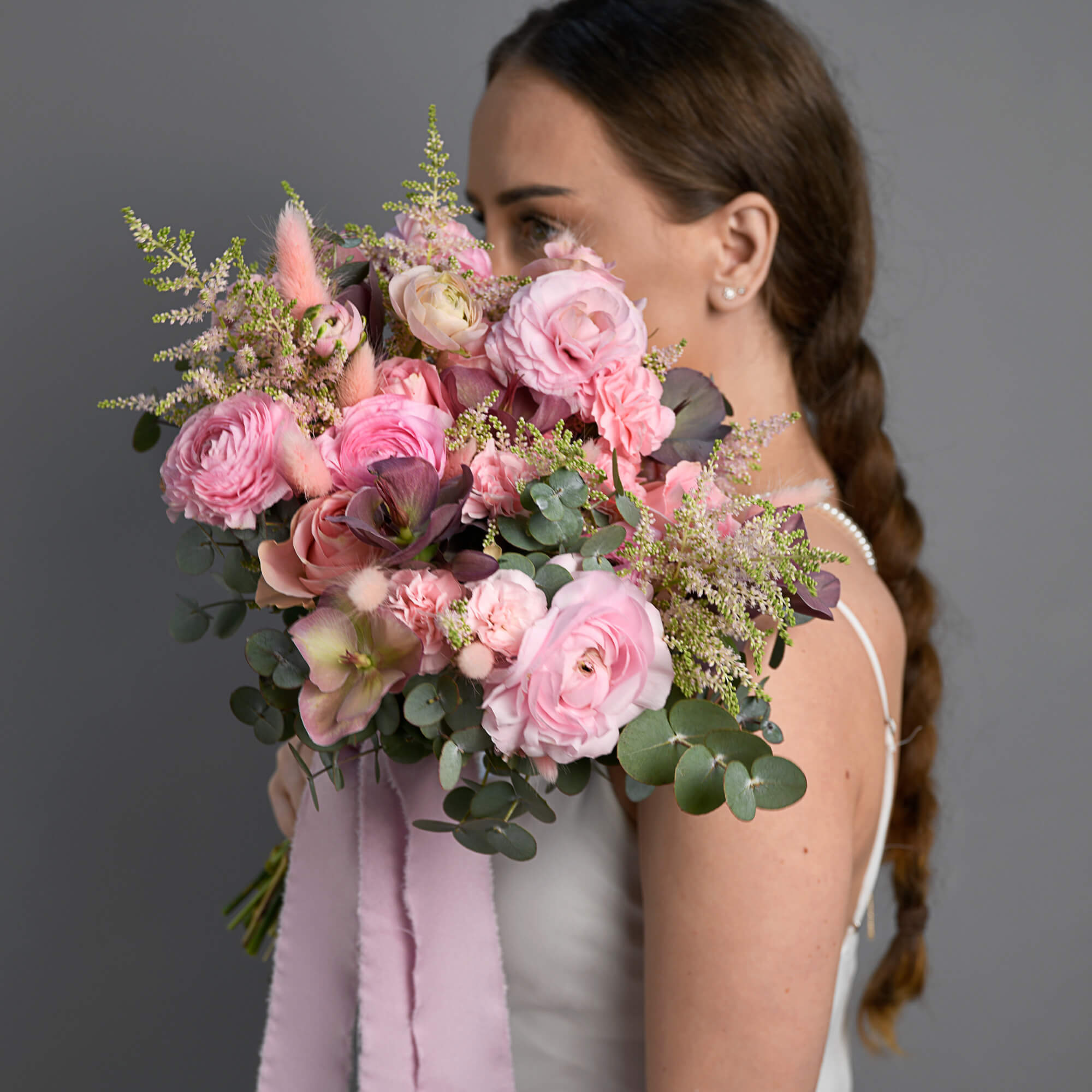 Buchet de mireasa cu ranunculus si heleborus, 8, Californiaflowers.ro