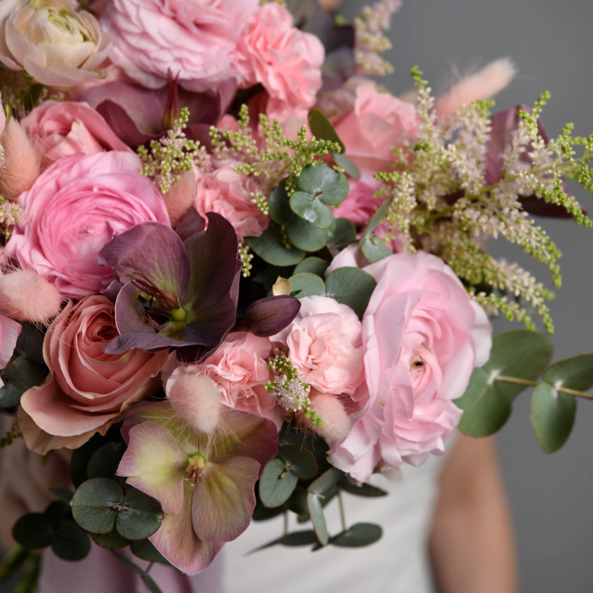 Buchet de mireasa cu ranunculus si heleborus, 9, Californiaflowers.ro