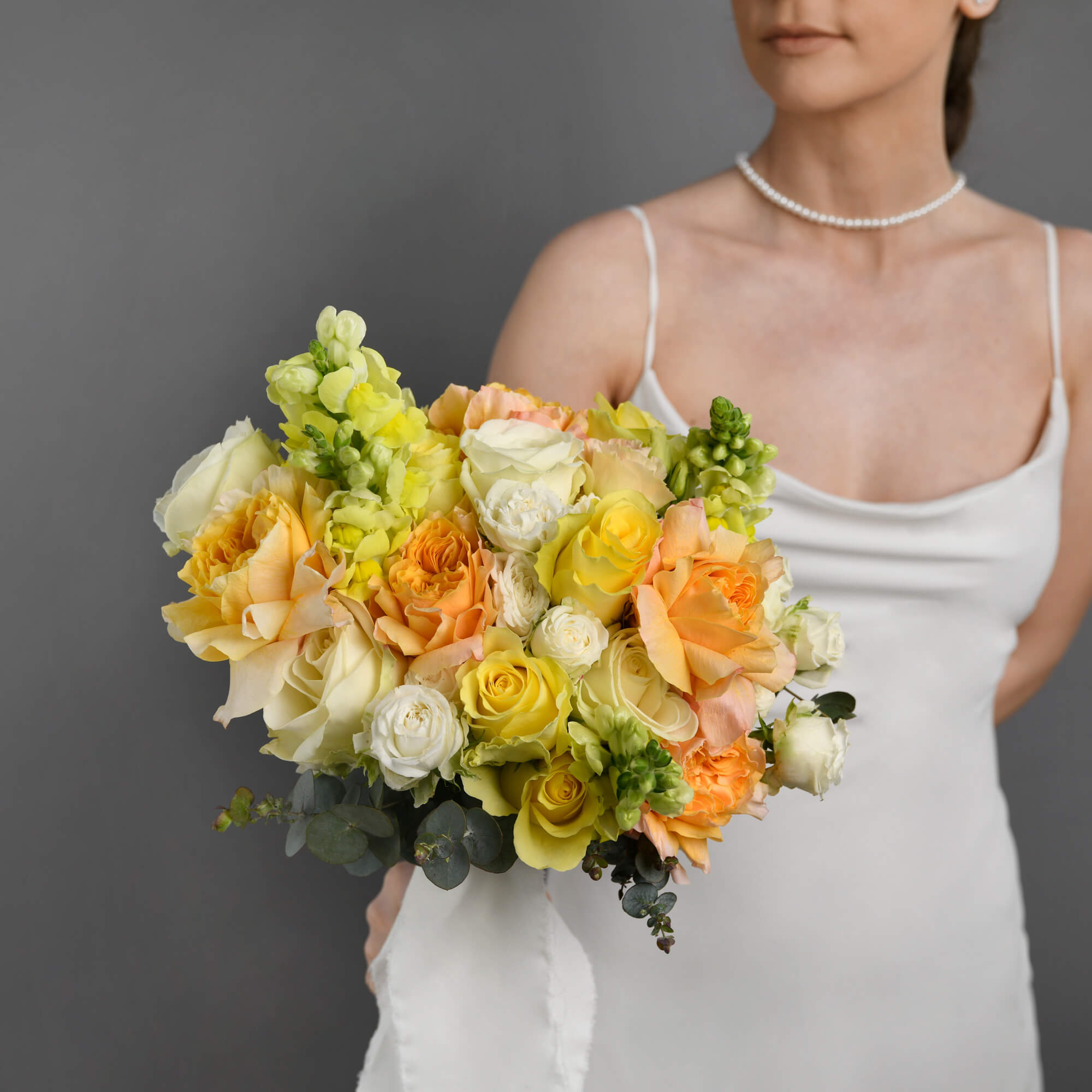 Buchet de mireasa cu trandafiri galbeni si albi, 3, Californiaflowers.ro