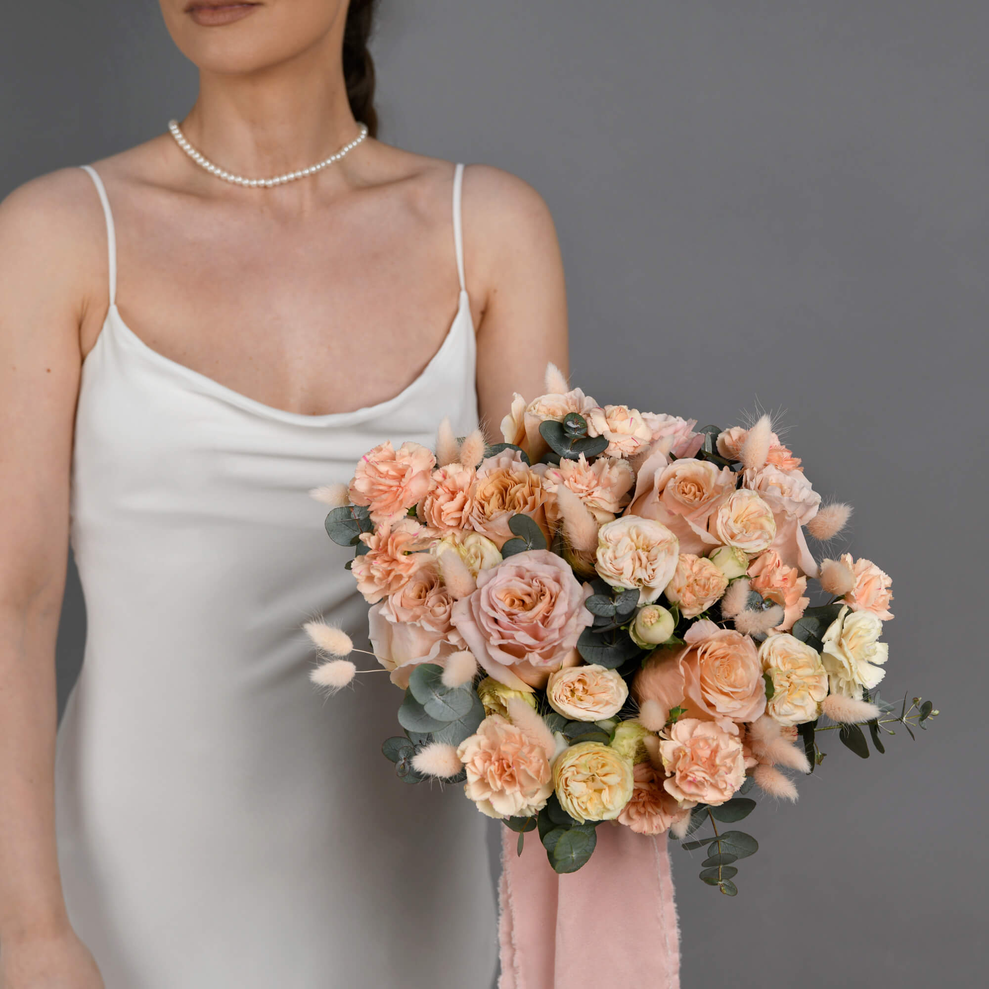 Buchet mireasa cu miniroze si trandafiri, 4, Californiaflowers.ro