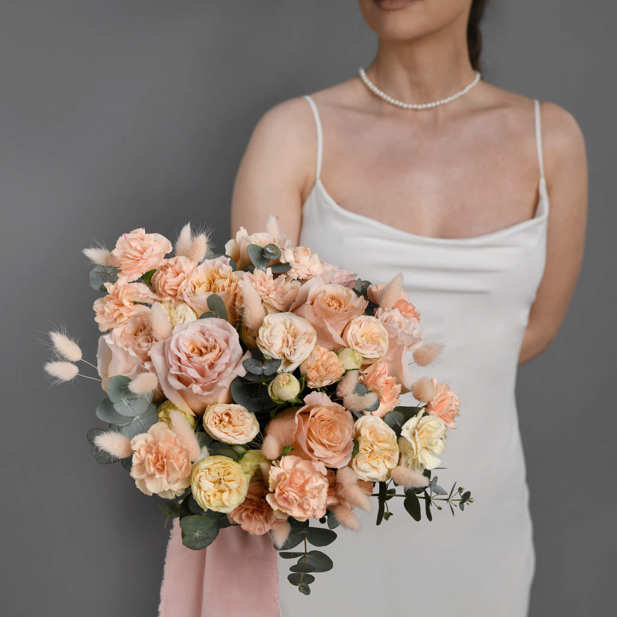 Buchet mireasa cu miniroze si trandafiri, 5, Californiaflowers.ro