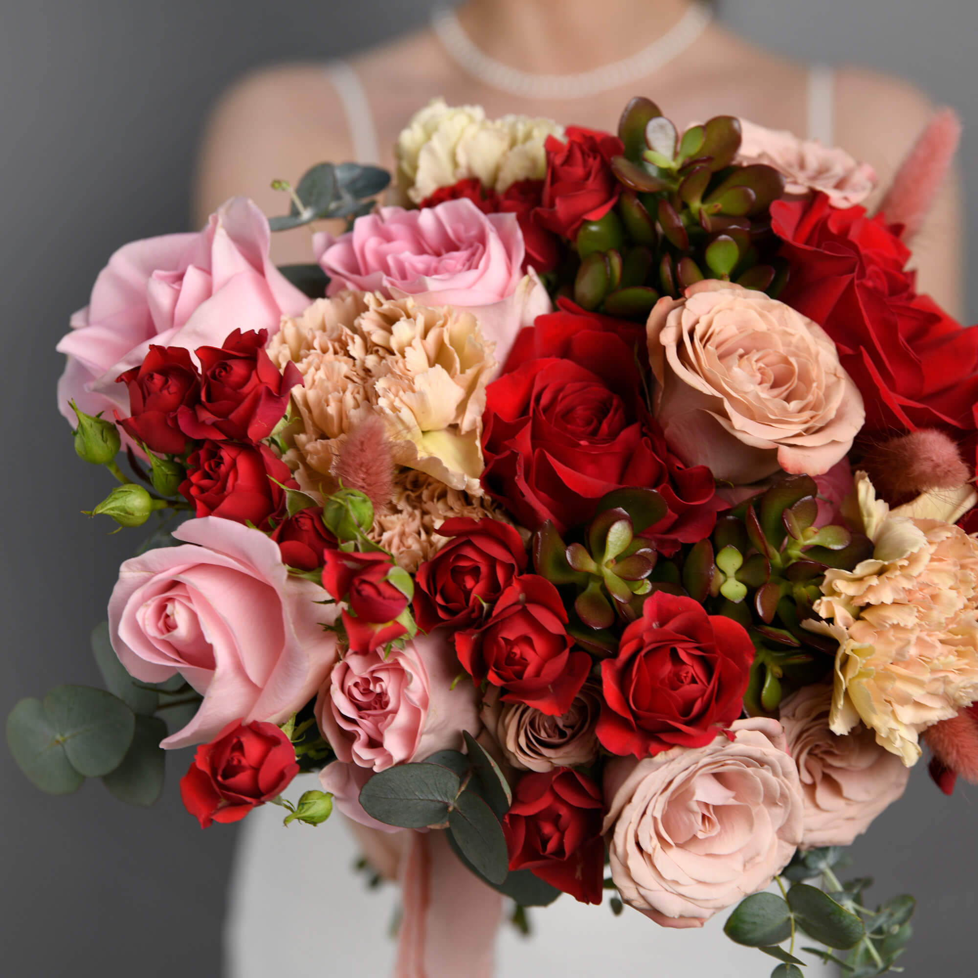 Buchet mireasa cu trandafiri si miniroze rosii, 7, Californiaflowers.ro