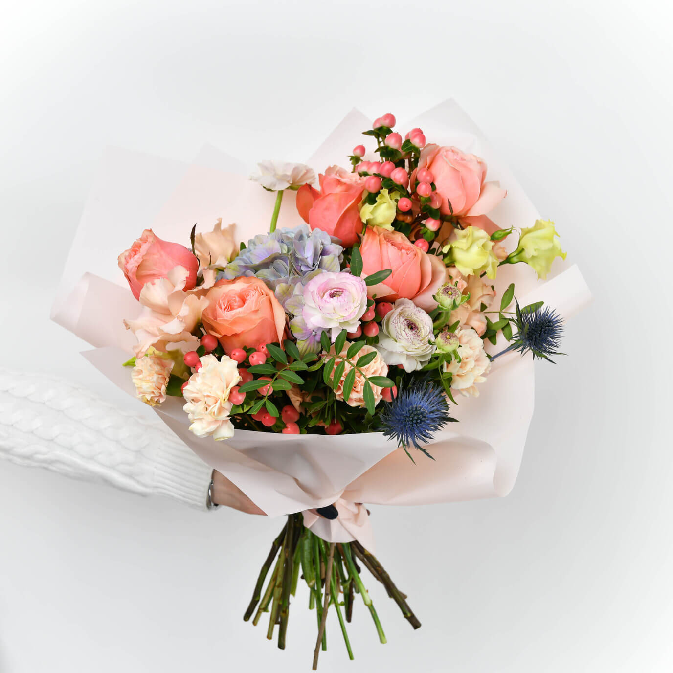 Bouquet with roses, lisianthus and hydrangea