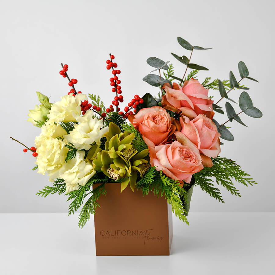 Arrangement in a wooden box, roses and ilex