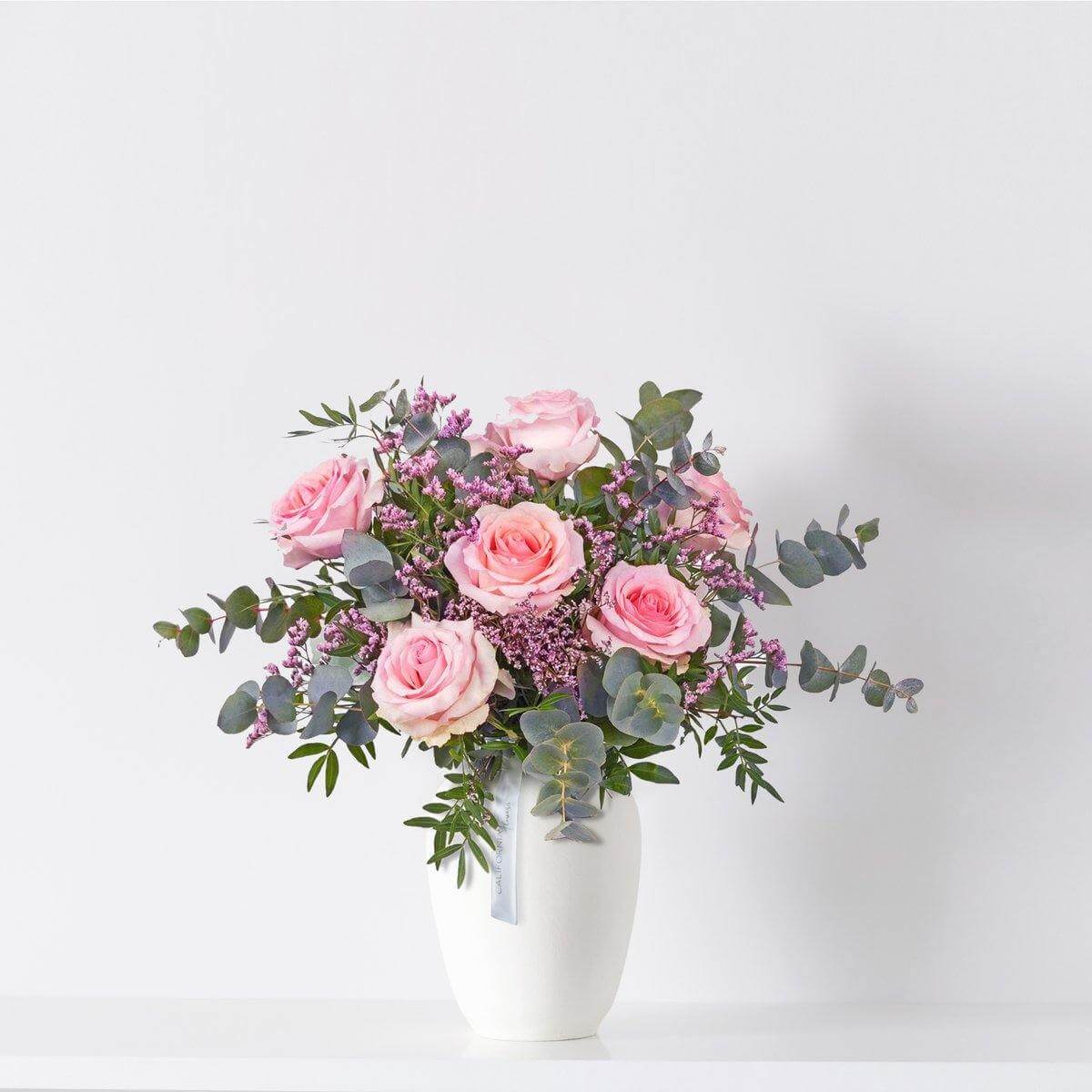 Bouquet of 7 pink and limonium roses