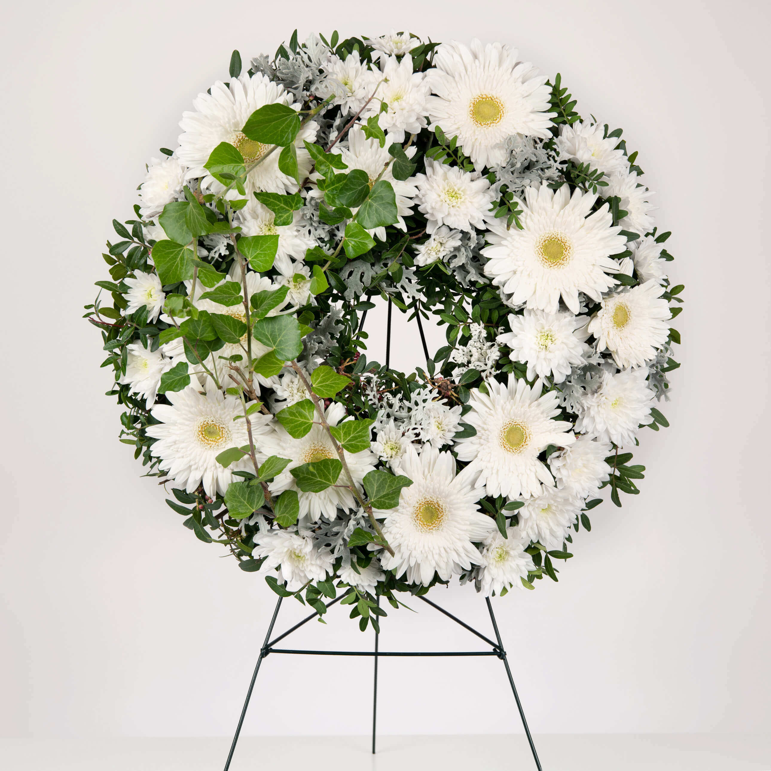 Funeral wreath with gerbera, chrysanthemums and ivy