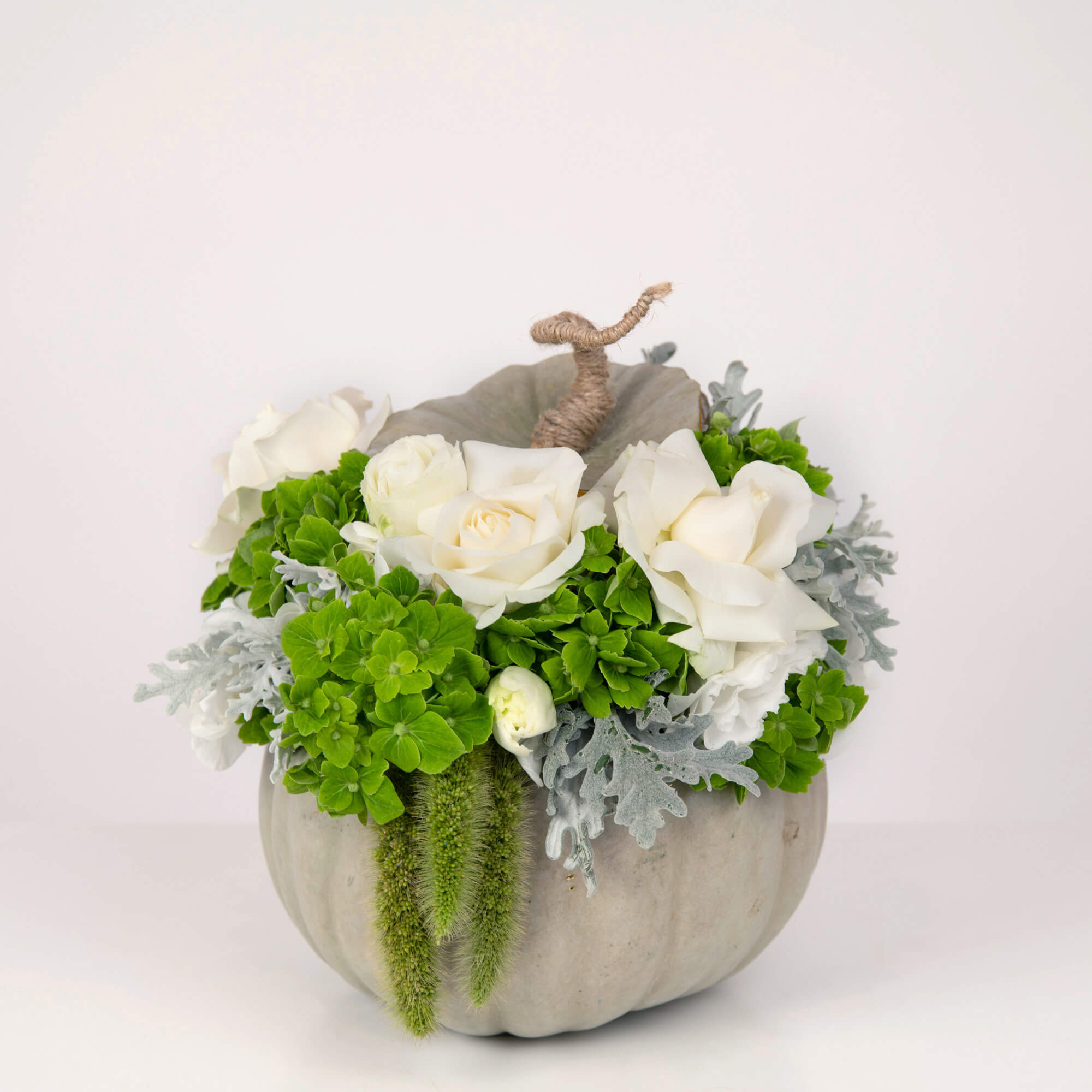 Aranjament floral in dovleac cu hortensie verde, 1