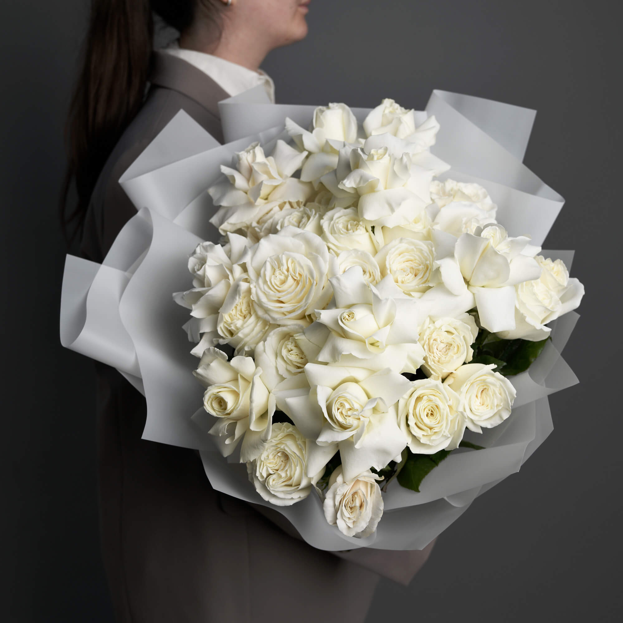 Buchet mixt cu 31 trandafiri albi