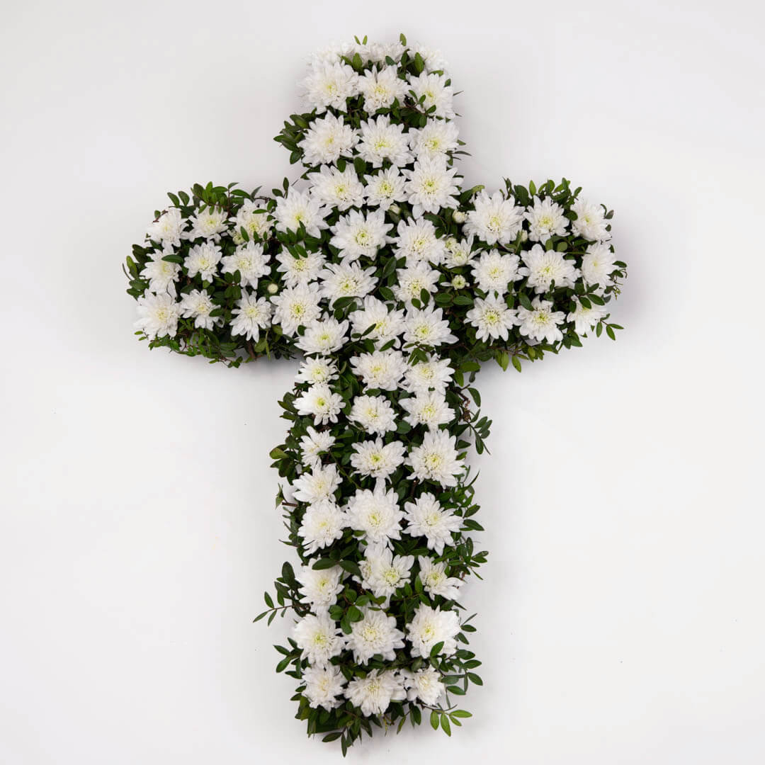 Aranjament floral funerar cruce cu crizanteme albe