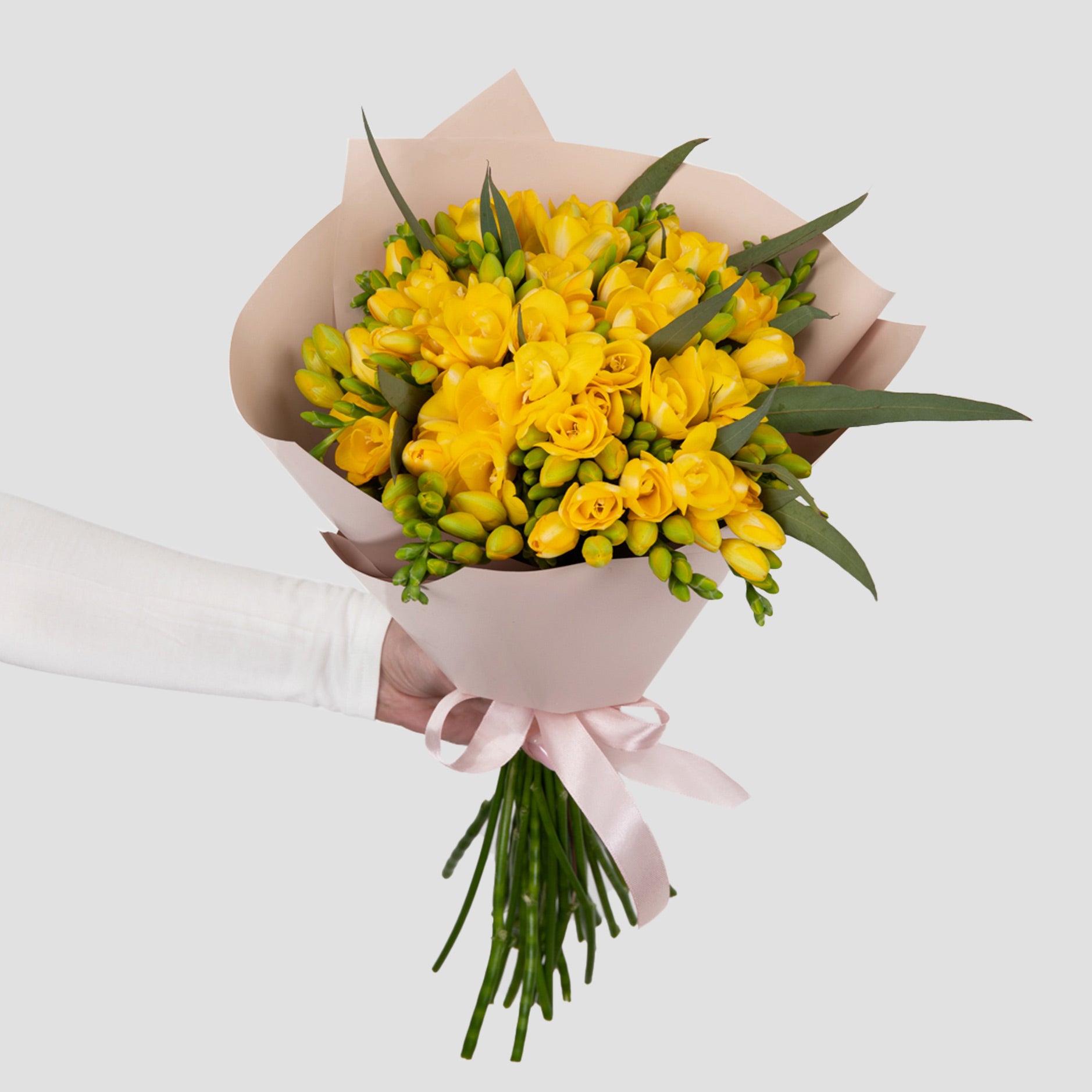 Bouquet of 25 yellow freesias