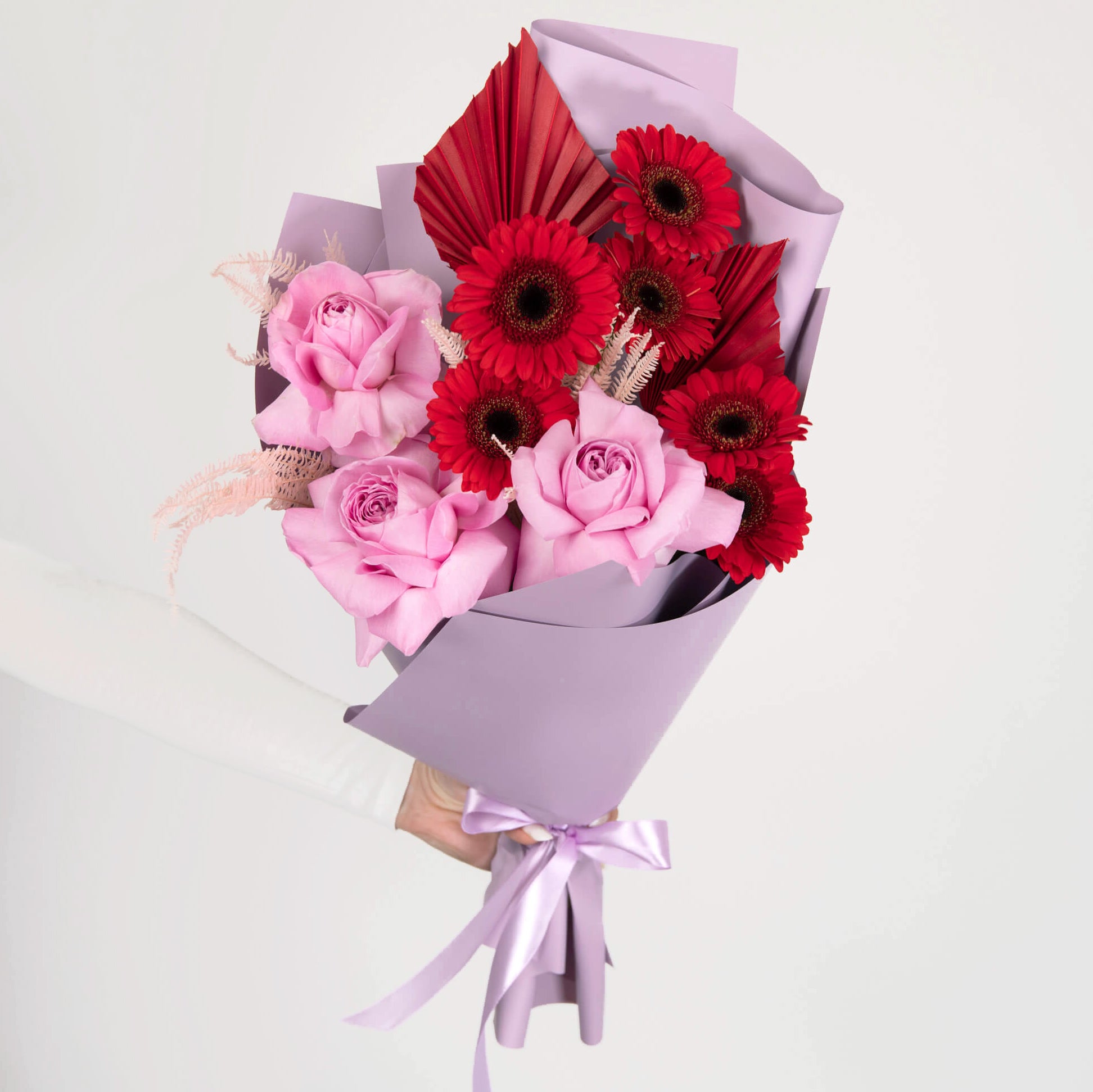 Bouquet with pink roses and gerbera