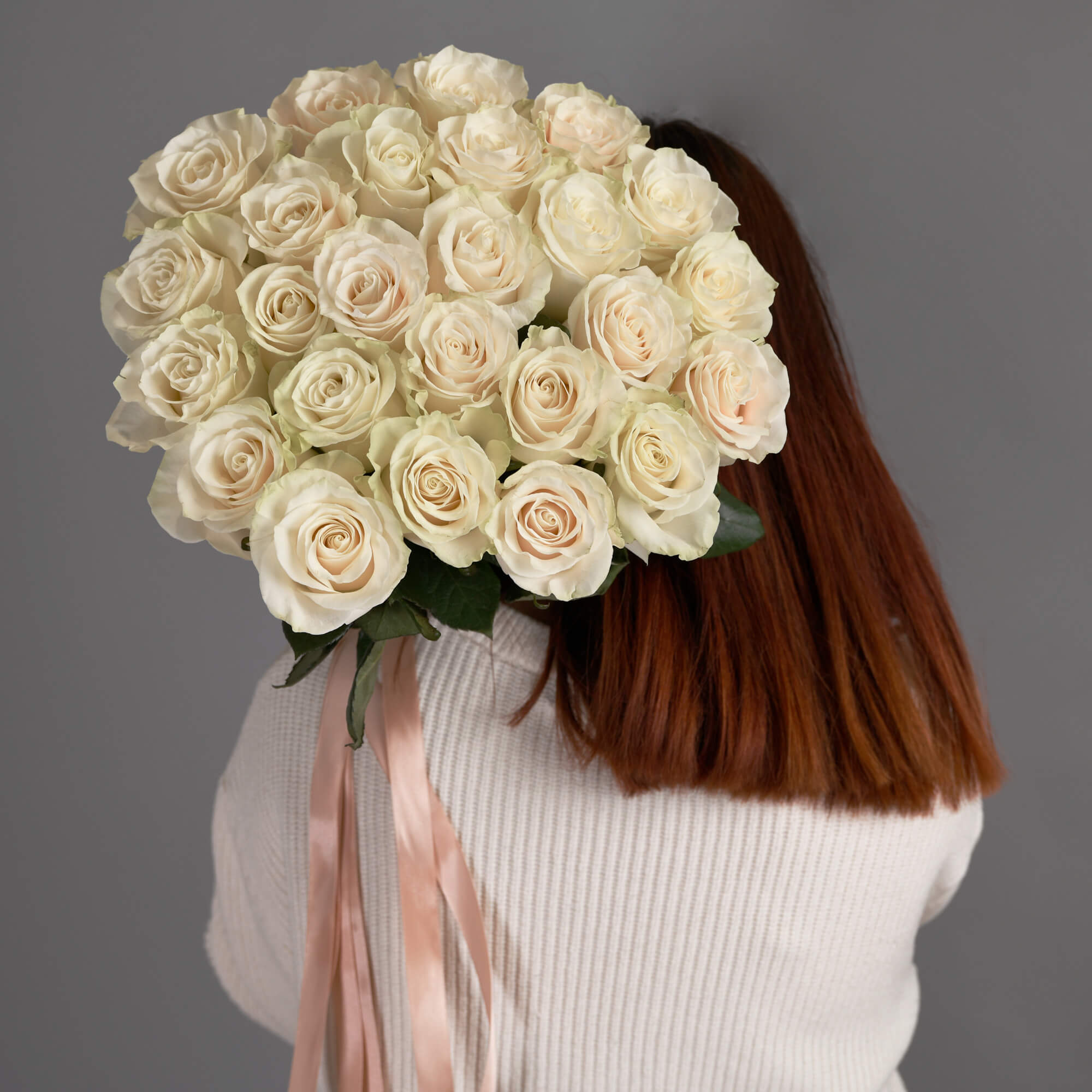 Buchet cu 25 trandafiri albi