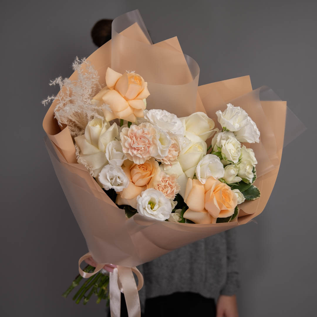 Bouquet with roses, lisianthus and dianthus