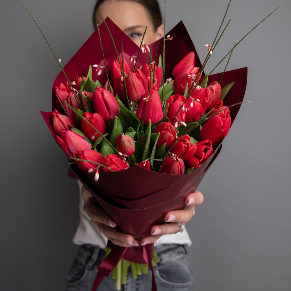 Bouquet of 25 red tulips