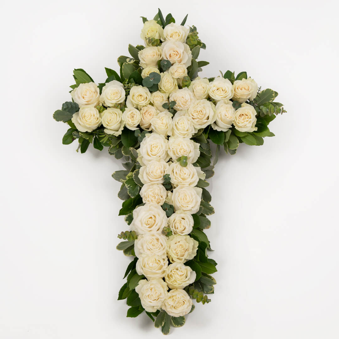 Aranjament floral funerar cruce cu trandafiri albi