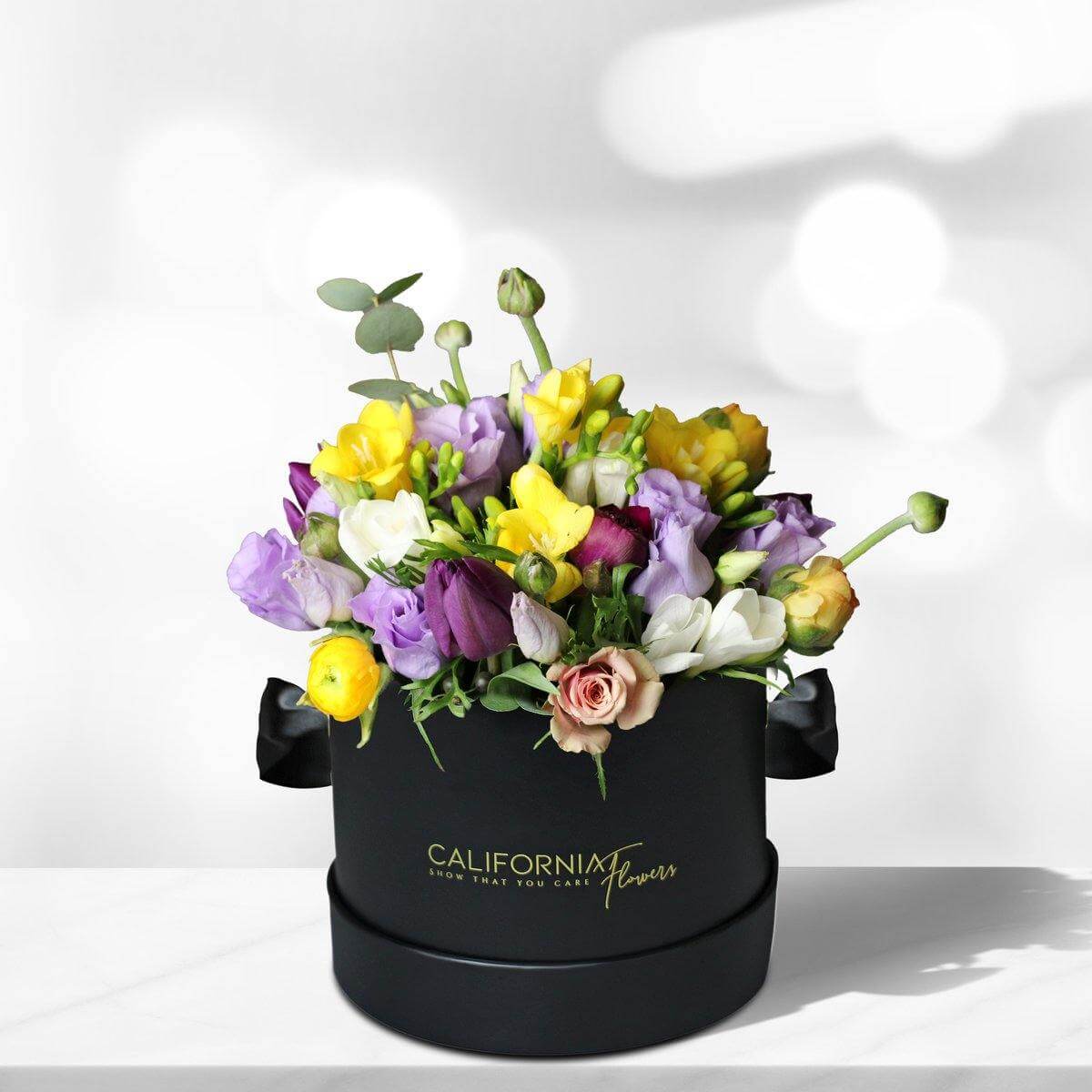 Box with freesias, lisianthus and ranunculus