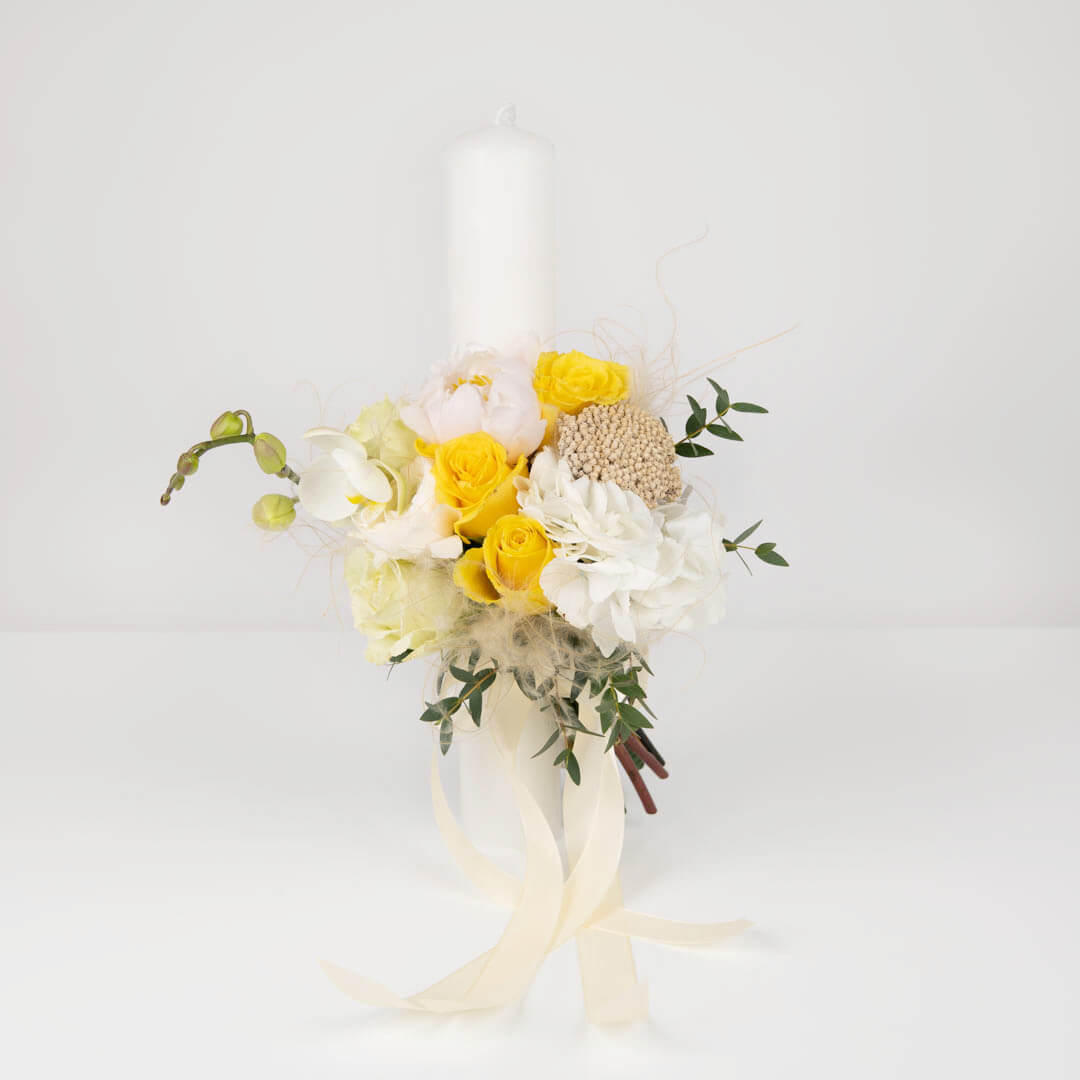 Wedding candles with yellow roses