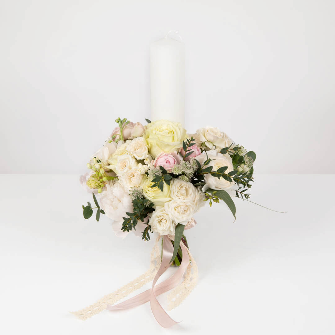 Wedding candles with roses and ranunculus